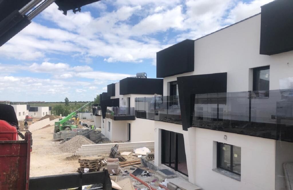 valla de primera planta de chalet transparente